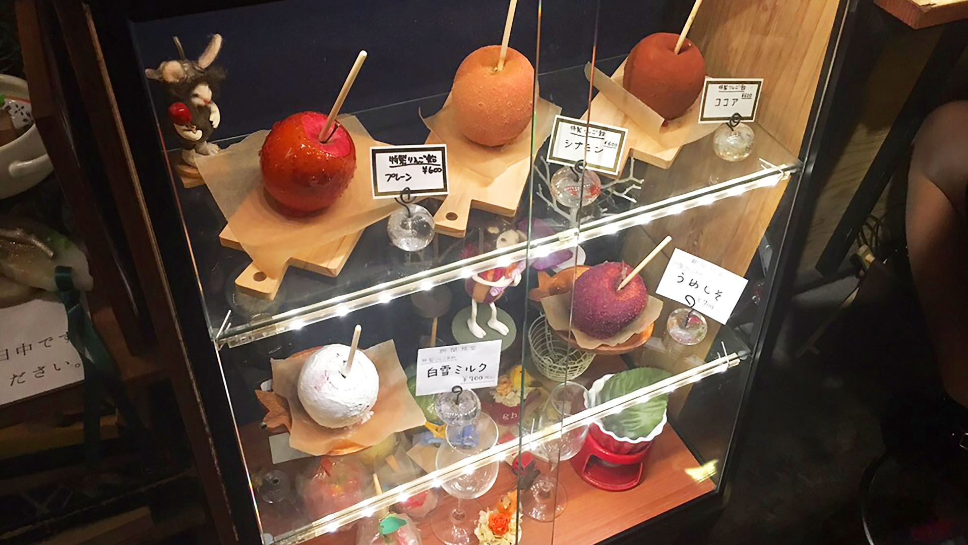 その煌めきはまるで宝石 ポムダムール トーキョー の特製りんご飴 ビックリ日本 ソーファニー